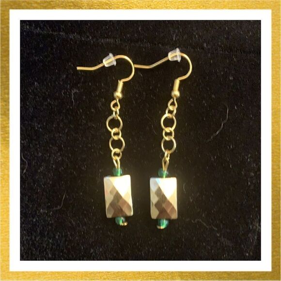 3/$20 Hand Crafted BEADED Dangle HANDMADE Gold EARRINGS - Picture 1 of 1